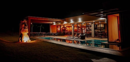 Outdoor pool. Pousada Quinta dos Cabeças