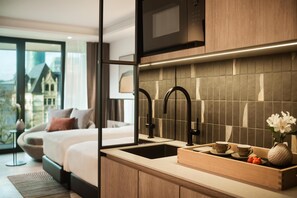 In-room safe, blackout drapes, free WiFi, bed sheets - Kennedy 89 Hotel Frankfurt, part of Hyatt (Frankfurt)