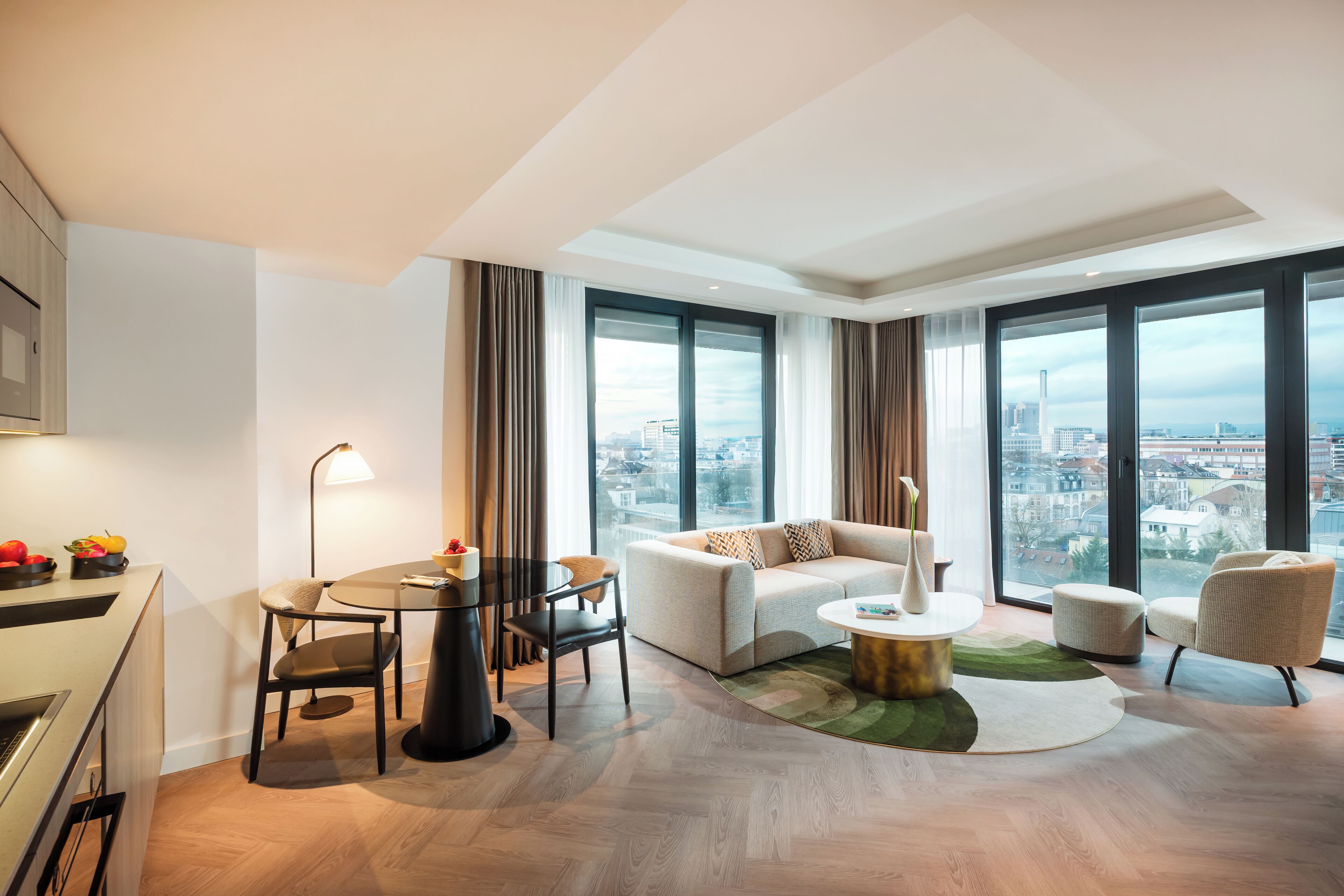 Suite, 1 King Bed, Corner | Living area