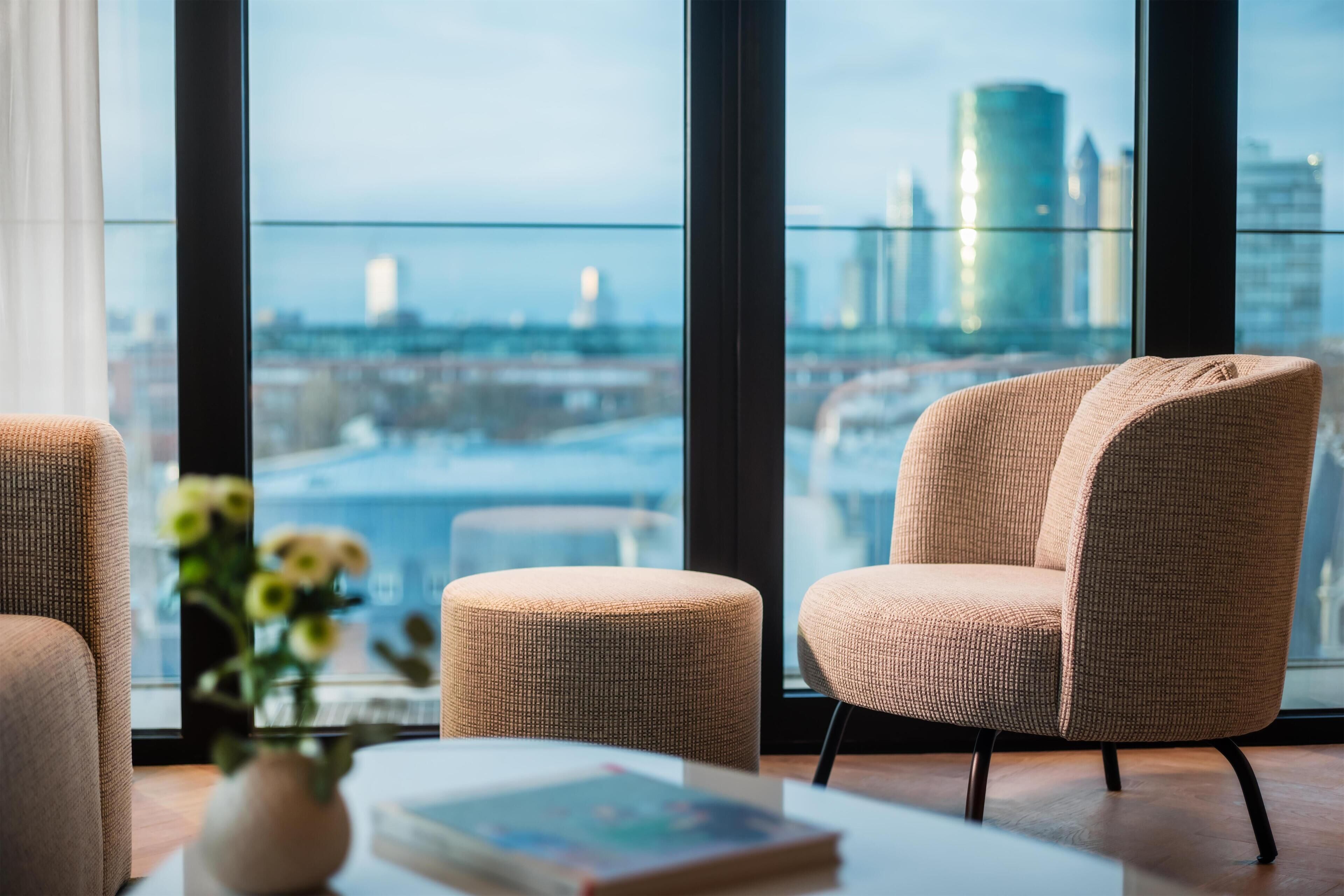 Peti besi dalam bilik, langsir/tirai gelap terus, Wi-fi percuma 