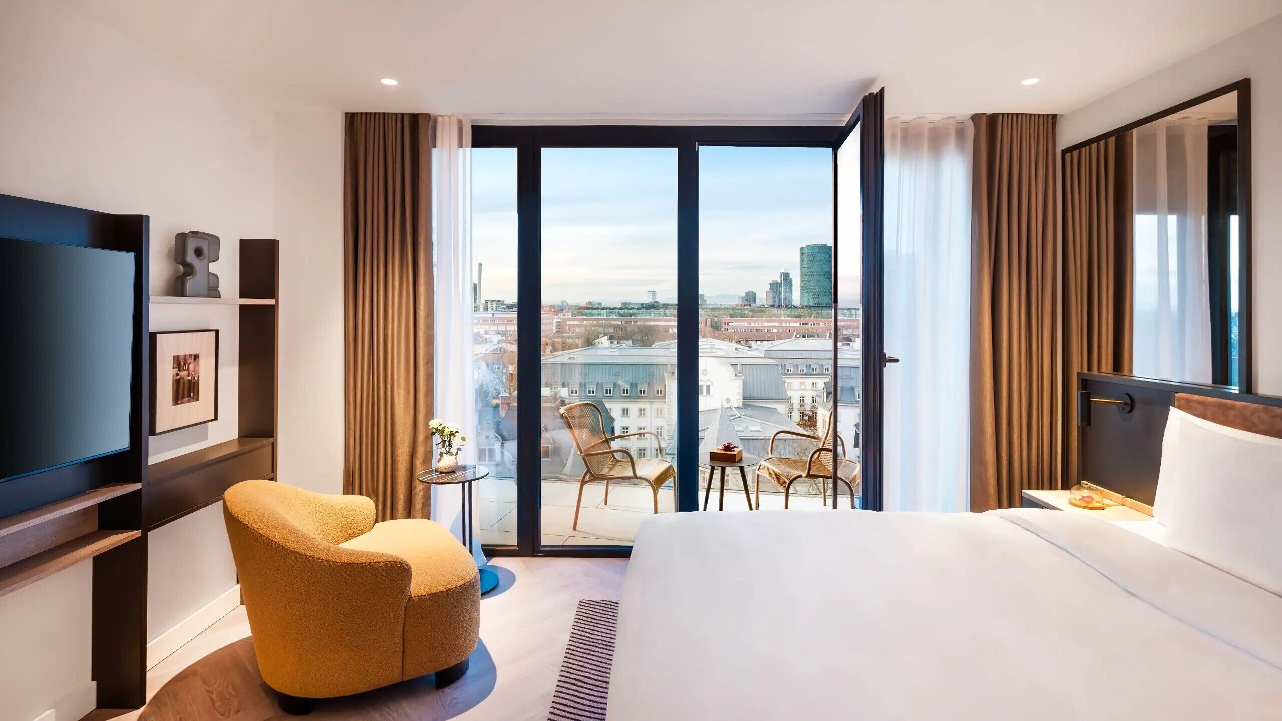 Suite, 1 King Bed, Corner