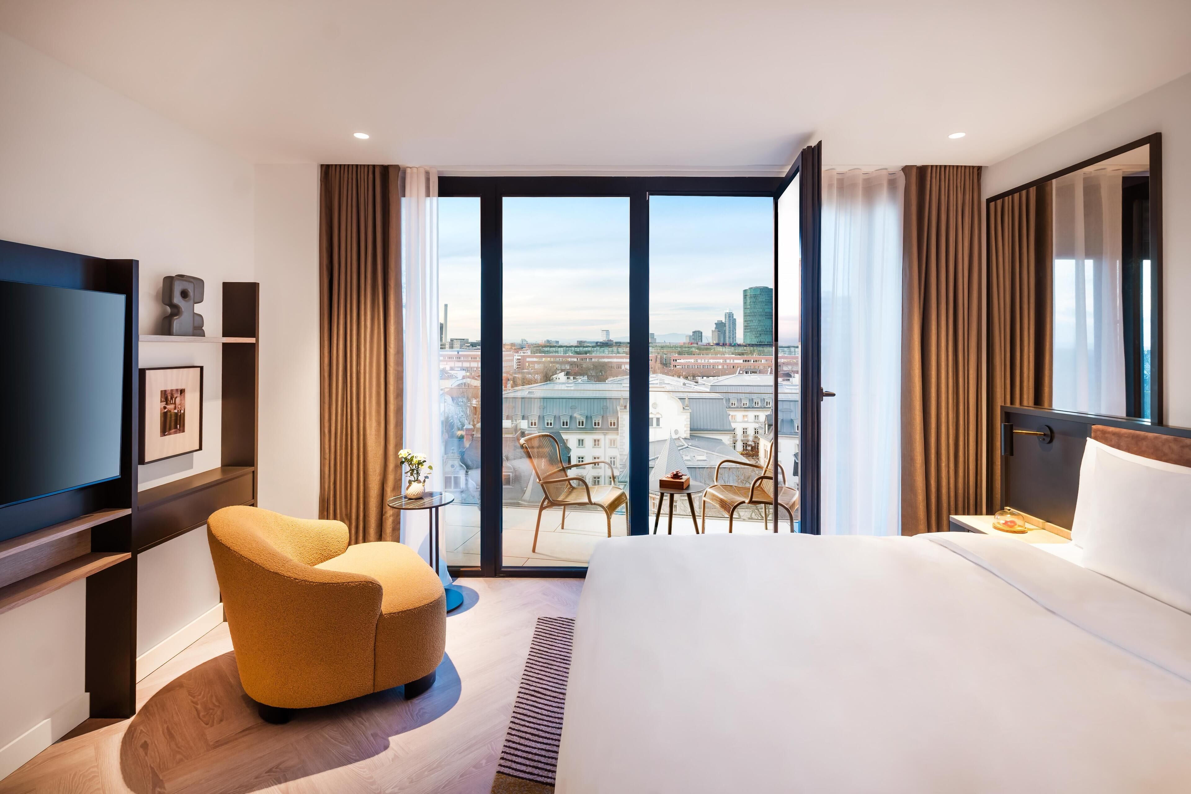 Zimmersafe, Verdunkelungsvorhänge, kostenloses WLAN, Bettwäsche