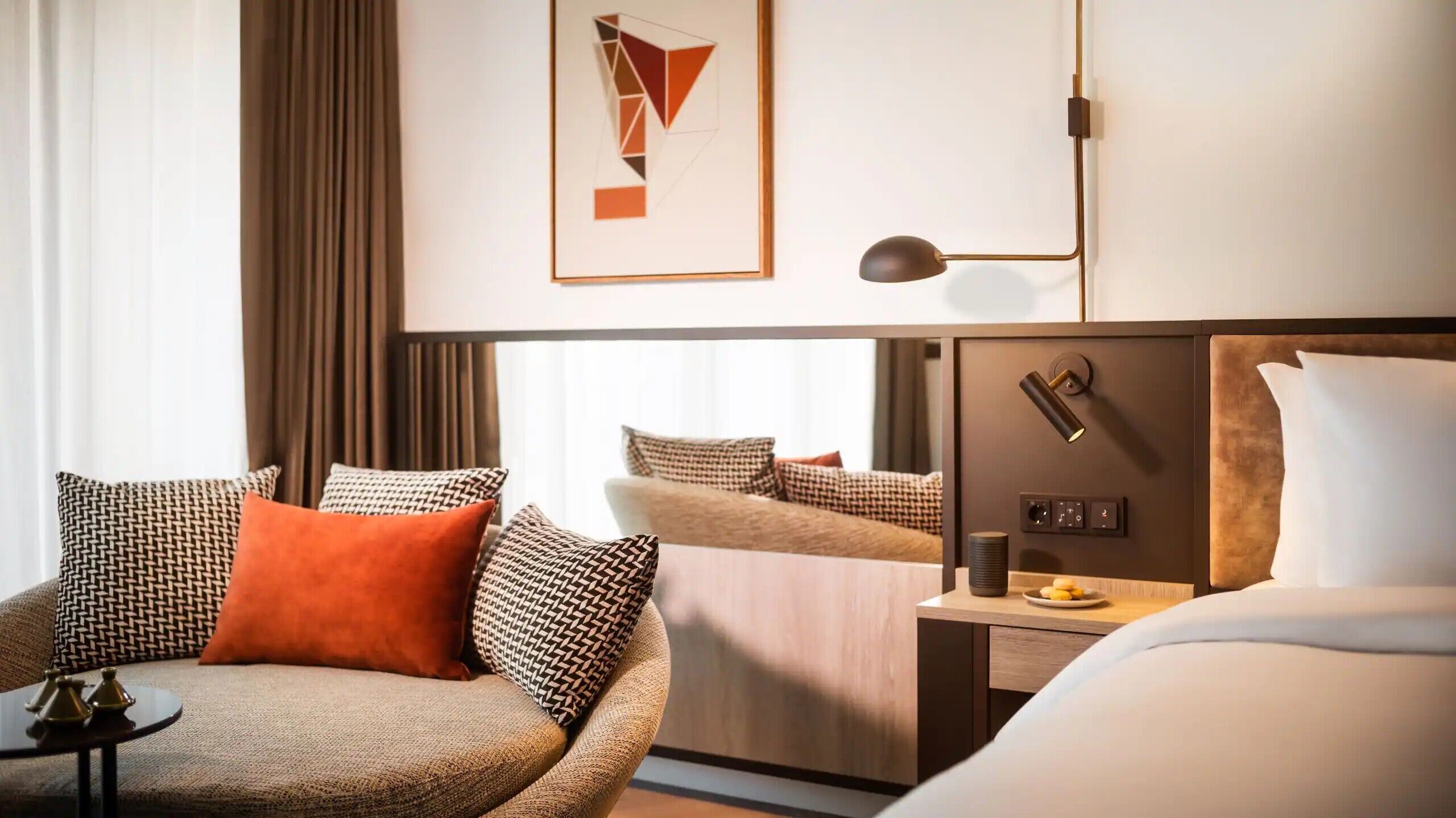 Studio, 1 King Bed, Accessible | Living area