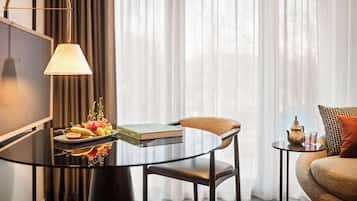 Zimmersafe, VerdunkelungsvorhÀnge, kostenloses WLAN, BettwÀsche