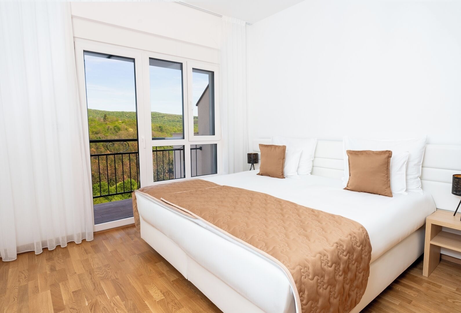 Standard-Suite | Zimmersafe, schallisolierte Zimmer, Bettwäsche