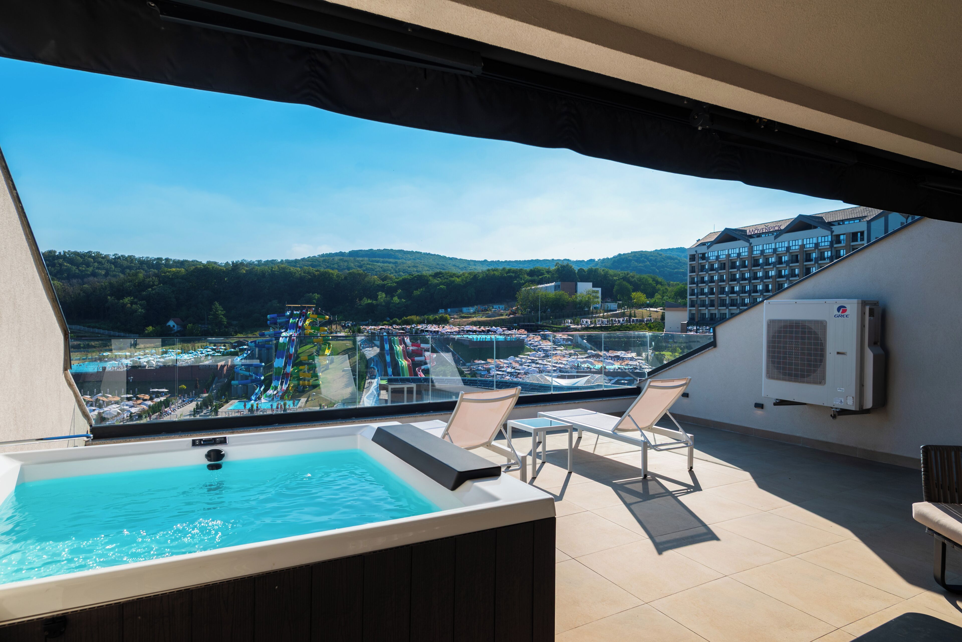 Deluxe Suite | In-room safe, soundproofing, bed sheets