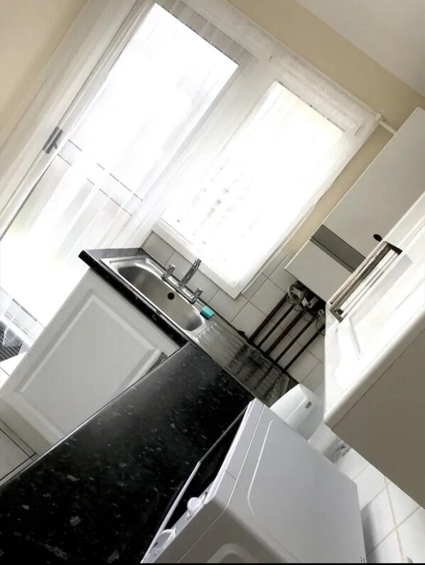 公寓 | 私人廚房 | 電冰箱、微波爐、烤箱、爐台