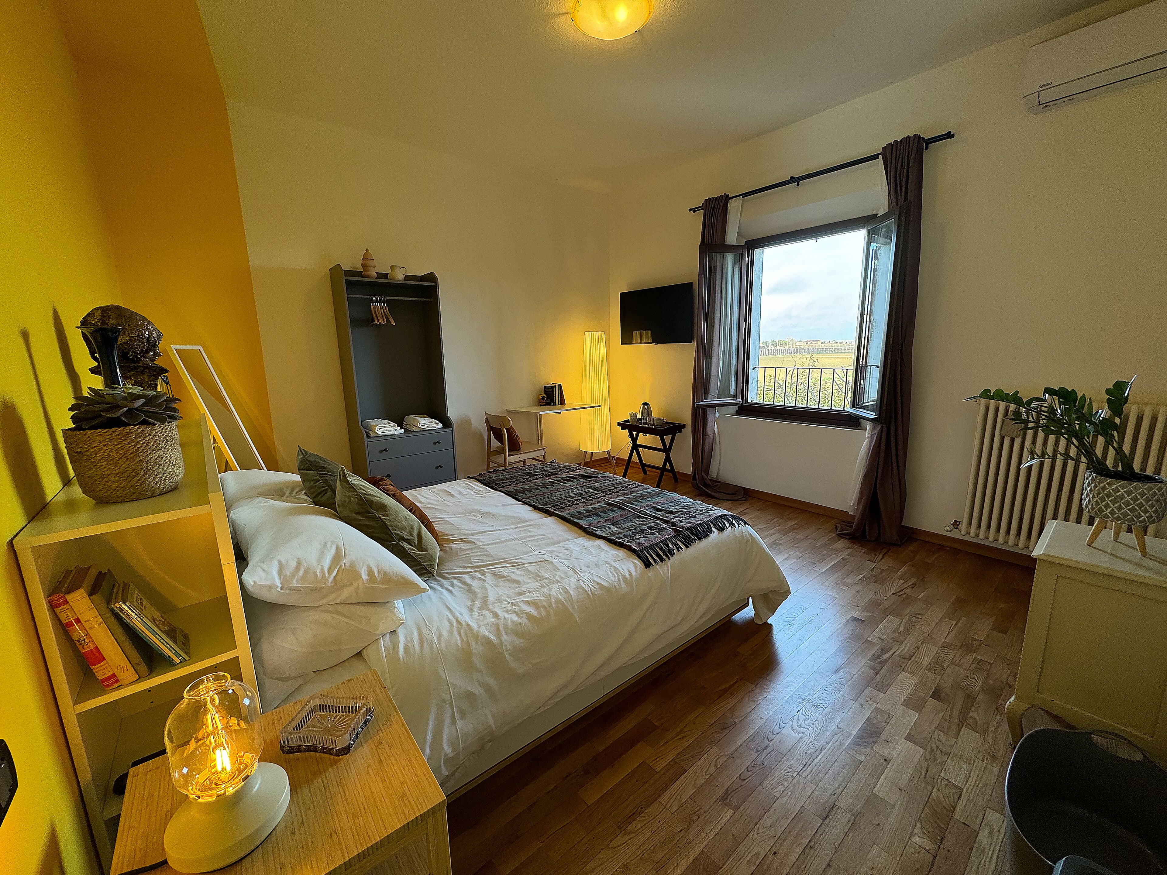 Traditional Double Room, 1 King Bed | Desk, laptop workspace, blackout drapes, free WiFi