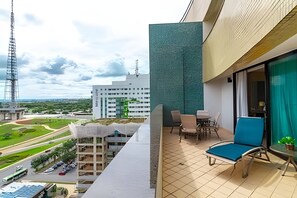 Apartment | Outdoor dining