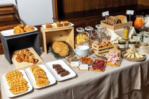 Free daily buffet breakfast  - Cardo hotel (Valdidentro)