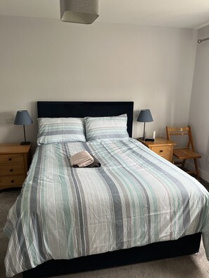 5 bedrooms, desk, iron/ironing board, WiFi - Amazing 5 bed family home close to city centre (Blackrock)