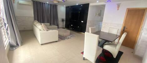 케이블 채널 시청이 가능한 40인치 평면 TV