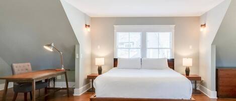 Desk, iron/ironing board, WiFi, bed sheets