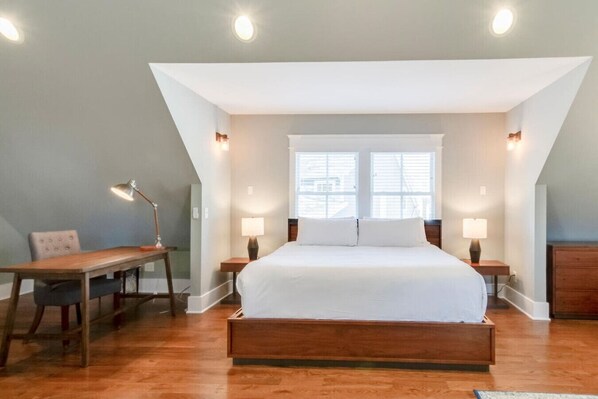 Desk, iron/ironing board, WiFi, bed sheets