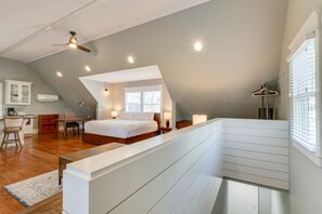 Desk, iron/ironing board, WiFi, bed sheets - West End Luxury - 30 Day Rental (Nashville)