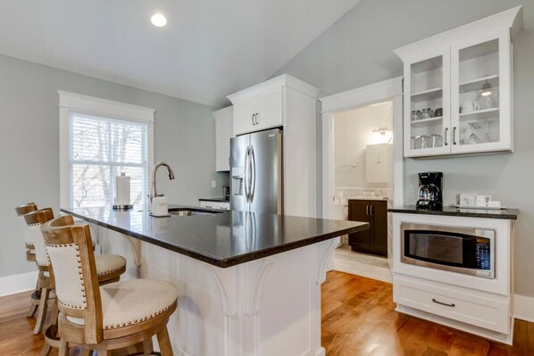 Fridge, microwave, dishwasher, coffee/tea maker - West End Luxury - 30 Day Rental (Nashville)