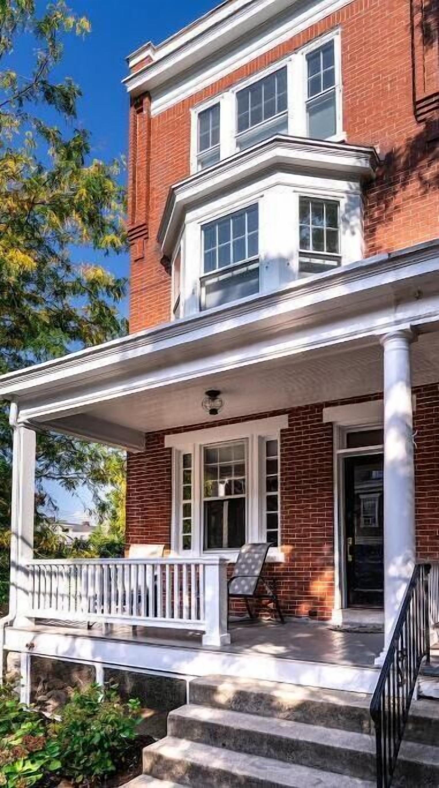 CityFolk on Pine, Chestnut Hill Neighborhood, Spacious and Elegant, 2.5 Bath.