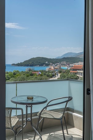 Deluxe Double Room | Terrace/patio