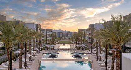 Brand New 1-Bedroom Luxury Serviced Apartment Near Strip