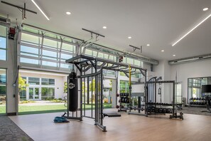 Fitness facility - Brand New 1-Bedroom Luxury Serviced Apartment Near Strip (Las Vegas)