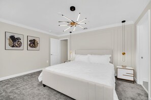 4 habitaciones, tabla de planchar con plancha, wifi y ropa de cama 