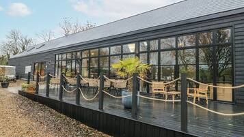 Cottage | Outdoor dining