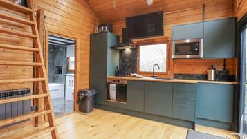 Cottage | 2 bedrooms, individually decorated, individually furnished, free WiFi