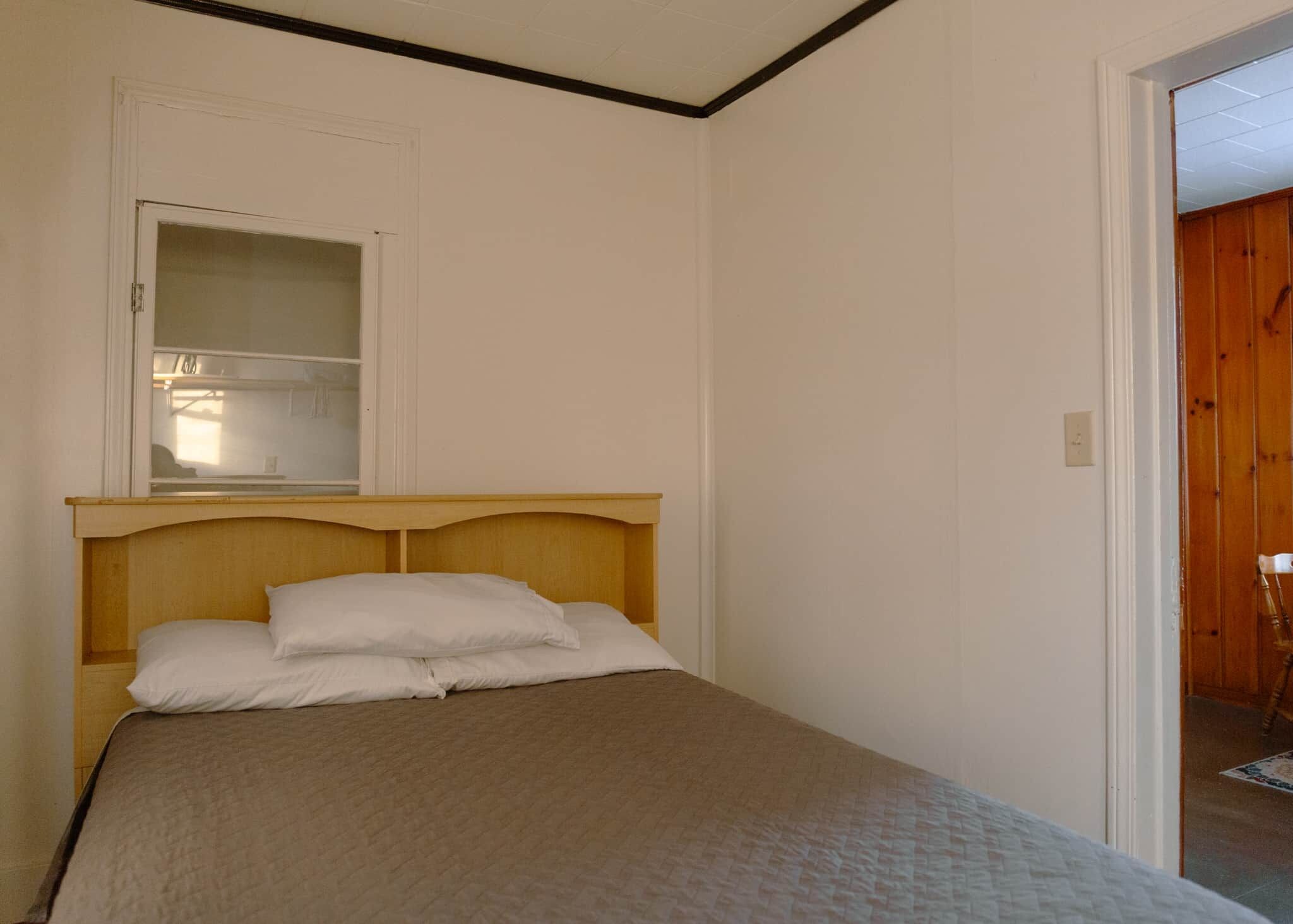 Hunters Den Bedroom1