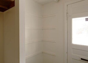 Hunters Den Entry2 - Hunter’s Den – 1BR Mobridge Stay (Mobridge)
