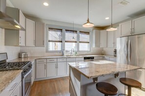 Fridge, microwave, oven, stovetop - Cleveland Park Charmer- Full Kitchen- Private Yard (Nashville)