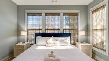 4 bedrooms, desk, iron/ironing board, WiFi