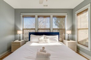 4 bedrooms, desk, iron/ironing board, WiFi