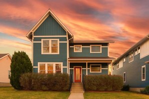 Exterior - Cleveland Park Charmer- Full Kitchen- Private Yard (Nashville)