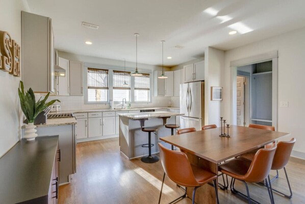 Fridge, microwave, oven, stovetop - Cleveland Park Charmer- Full Kitchen- Private Yard (Nashville)