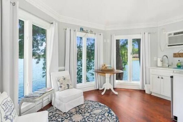 Interior - The Mermaids Lair 🧜‍♀️ (Portsmouth)