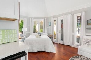 1 bedroom, iron/ironing board, WiFi, bed sheets - The Mermaids Lair 🧜‍♀️ (Portsmouth)