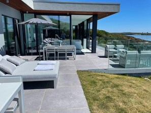 Outdoor dining - Luxury Seaside Property (Schull)