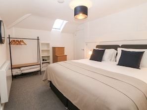 2 bedrooms, individually decorated, individually furnished, free WiFi