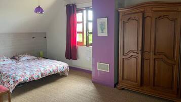 3 bedrooms, desk, travel crib, free WiFi