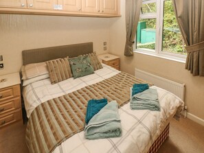 3 bedrooms, individually decorated, individually furnished, free WiFi - 16 Heritage Park (Narberth)