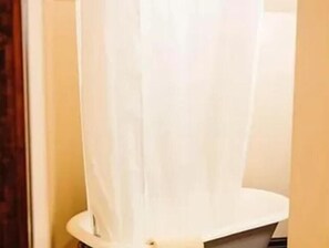 مجففات شعر، مناشف، صابون، شامبو