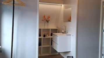 1 Schlafzimmer, Schreibtisch, WLAN, Bettwäsche