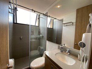 Shower, towels, soap, shampoo - 2 ambient luxury loft with great view 15th floor
(Bogotá)