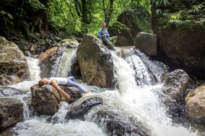 Toallas, jabón, papel de baño 