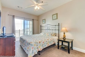 6 slaapkamers, een strijkplank/strijkijzer, reisbedje, wifi