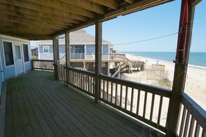 Property grounds - Pompous Pelican | Oceanfront 6BR with Hot Tub & All Ensuite Bedrooms | Nags Head (Nags Head)