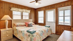 6 bedrooms, iron/ironing board, travel cot, WiFi - Pompous Pelican - Luxury Oceanfront Escape 6 BR/6B (Nags Head)