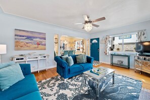 Living area - Chic 2BR Retreat - Steps to Beach, Exclusive Patio, Garage Parking (San Diego)