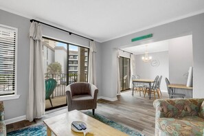 TV, offices - 2BR Ocean-View Condo | Myrtle Beach Resort -Best Amenities at the Beach - Pools (Myrtle Beach)