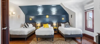 Epic 7BR/7BA House 1/2 block from Tropicana